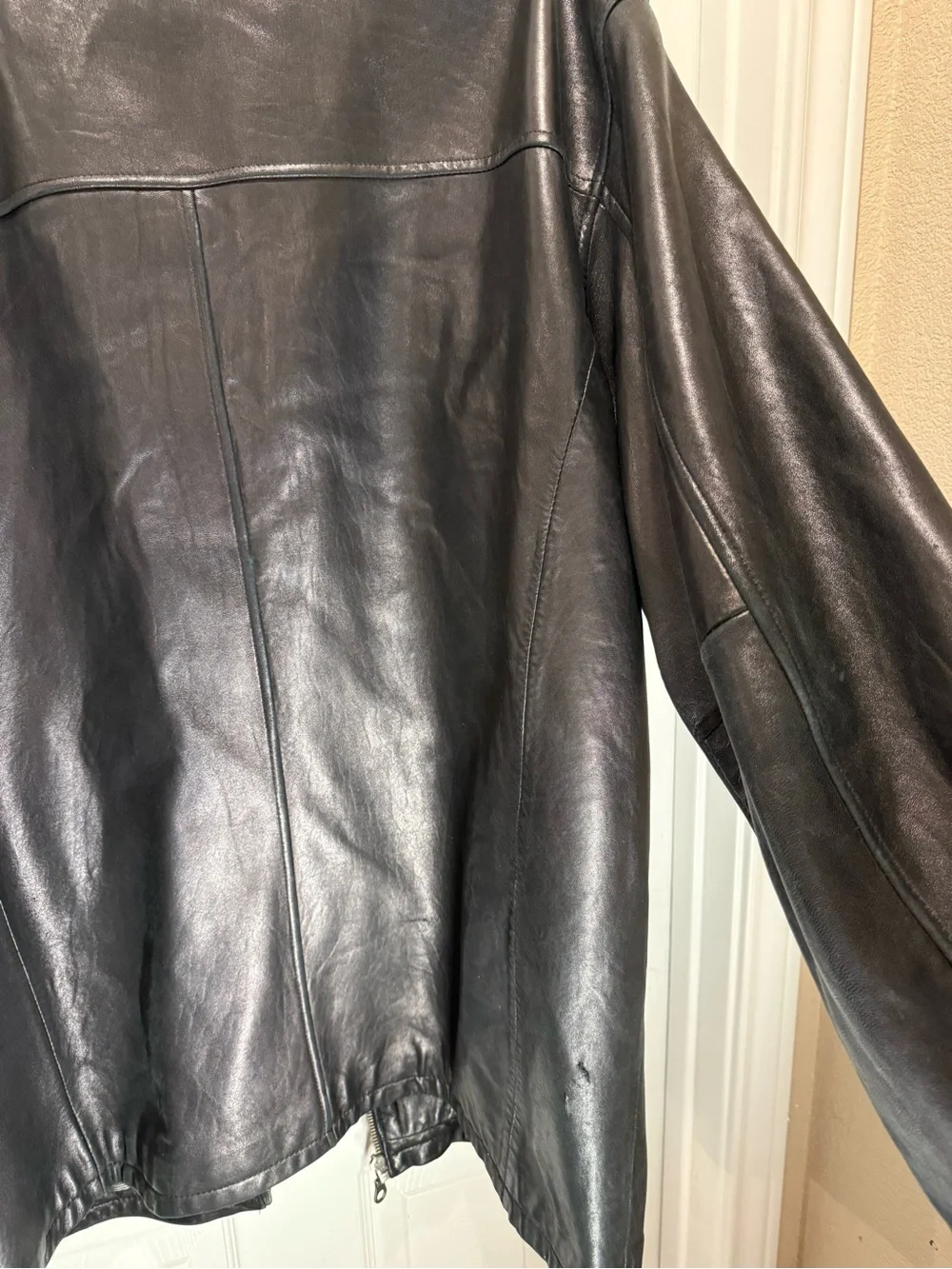 Roundtree & Yorke Men's Black Leather Zip Front Bomber Jacket